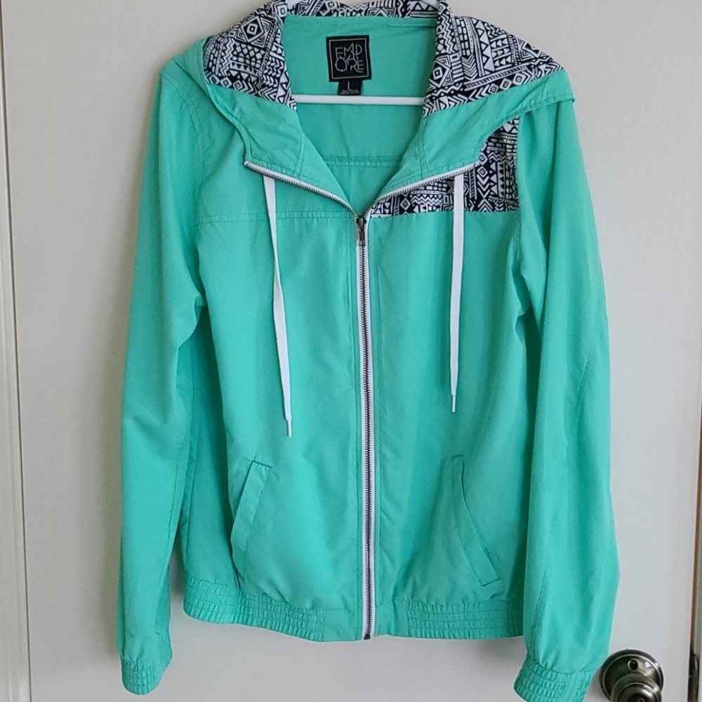 Empyre Windbreaker